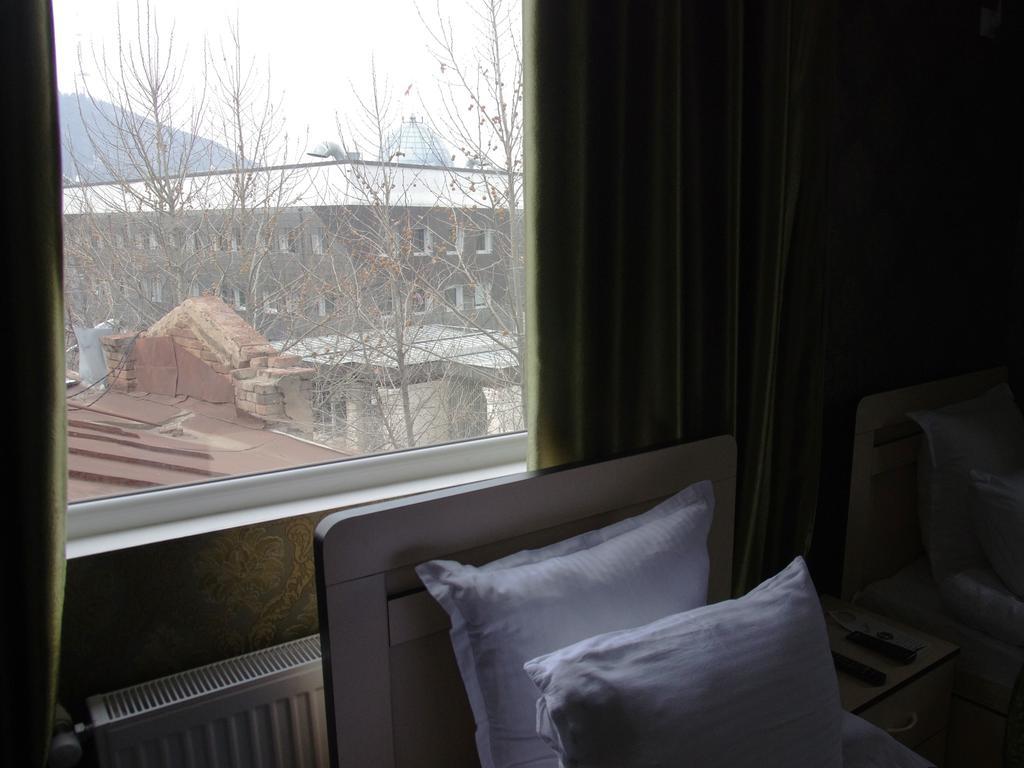 King Edward Hotel Tbiliszi Szoba fotó